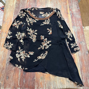Image of Me Black Floral Asymmetrical Hem Tunic Top Large